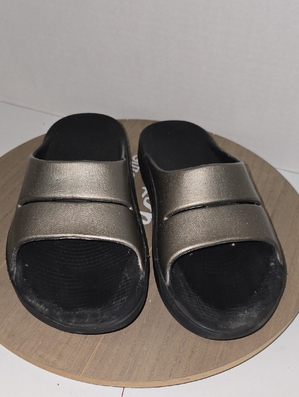 Oofos OOahh Luxe Slide "Latte" Metallic Bronze Slide Sandals M9/W11 ‎ EU 42